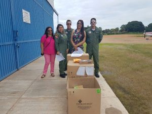 Janaína Pereira, secretária de Saúde recebendo a equipe técnica da SESPA e alguns equipamentos para melhor atender a população